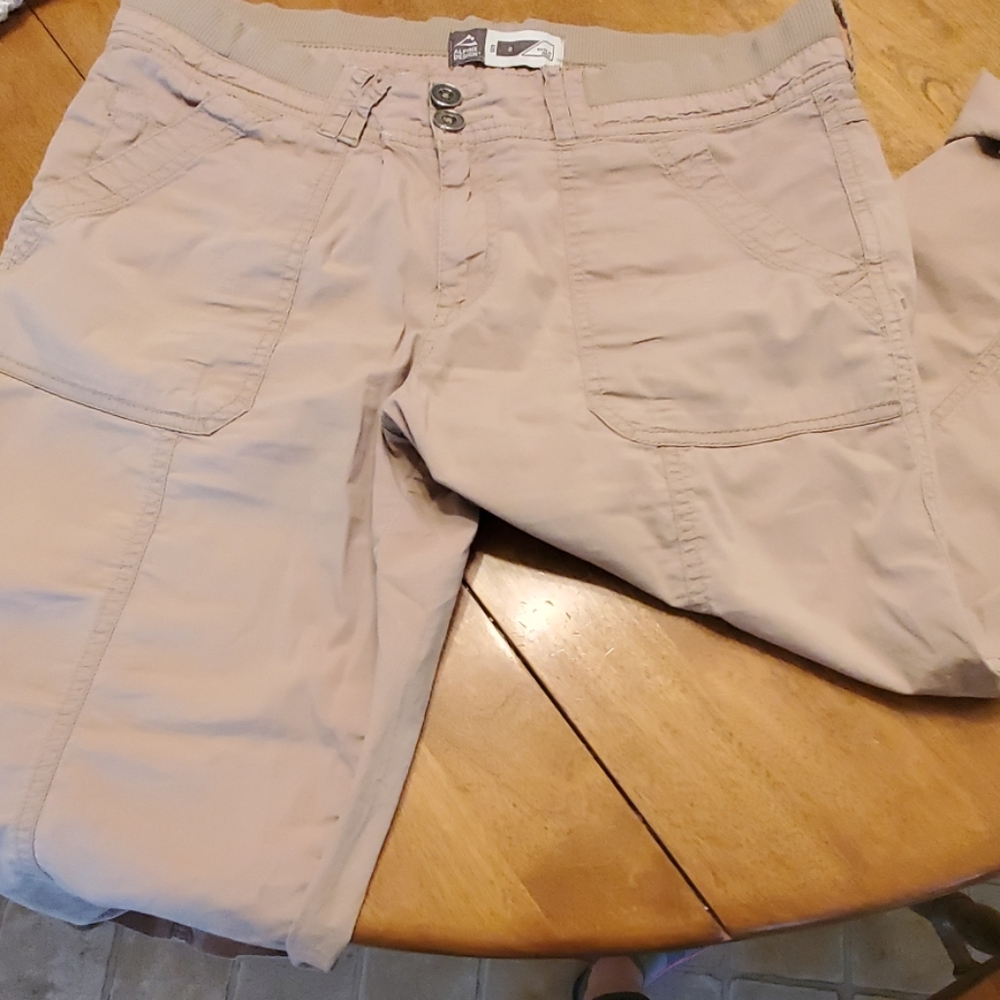 Alpine design beige capris